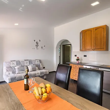 Apartment Ines *